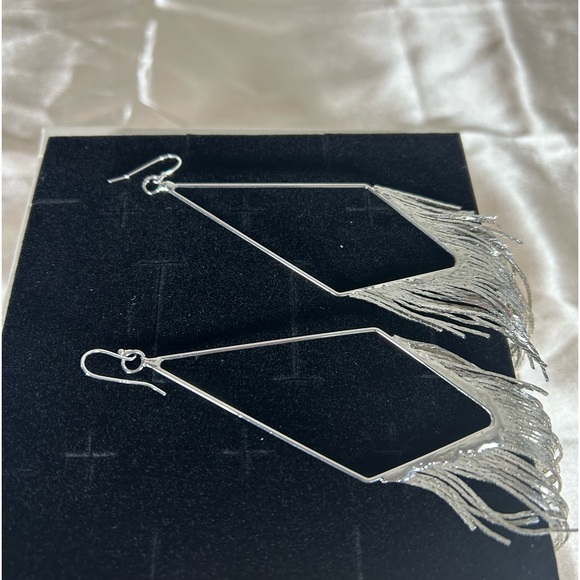 Vintage Basic Fringe Linear Drop Earrings Brand New Never Used - Picture 4 of 5